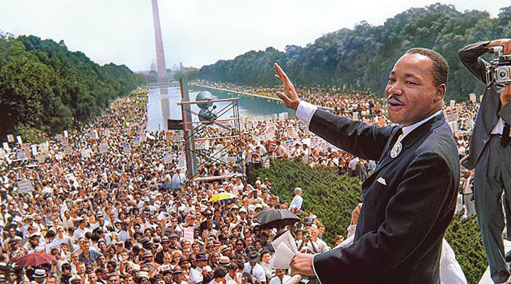 Doctor King speaks to a large crowd at the Washington Monument